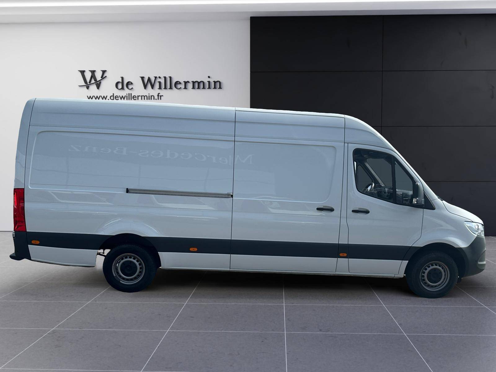 Image Mercedes-Benz SPRINTER 315 CDI Fourgon Toit sureleve Long  SPRINTER FGN 315 CDI 43 3.5T RWD FIRST