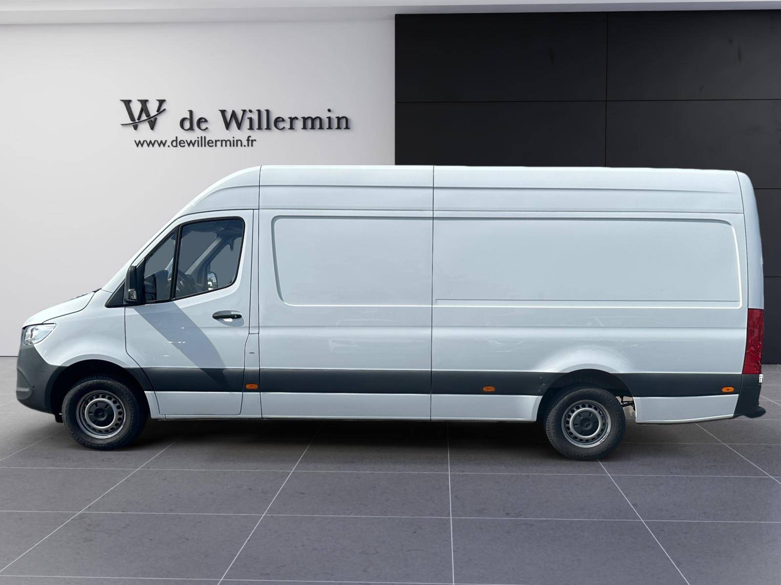 Image Mercedes-Benz SPRINTER 315 CDI Fourgon Toit sureleve Long  SPRINTER FGN 315 CDI 43 3.5T RWD FIRST