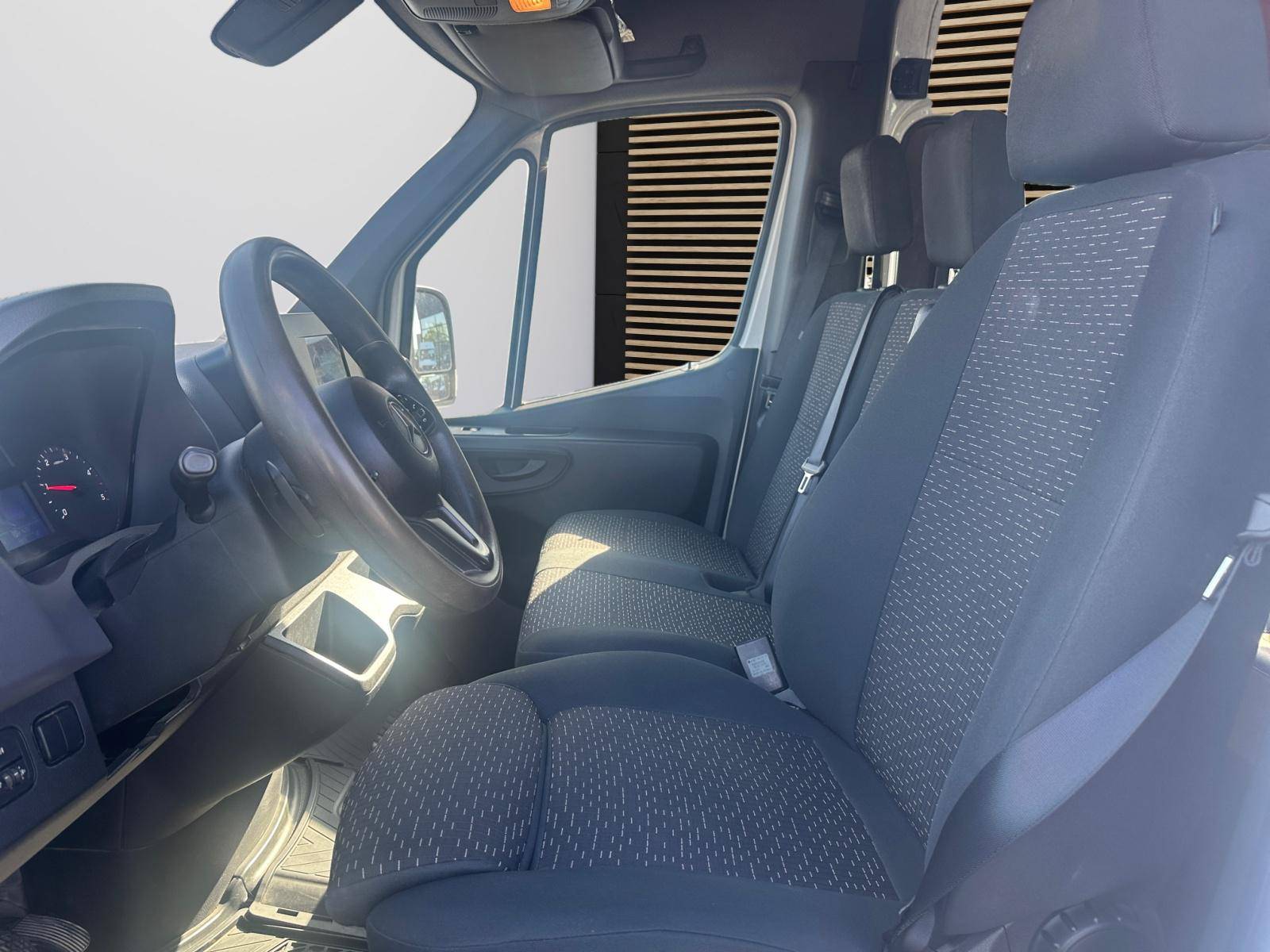 Image Mercedes-Benz SPRINTER 315 CDI Fourgon Toit sureleve Standard  SPRINTER 315 FG 37 3,5T FIRST