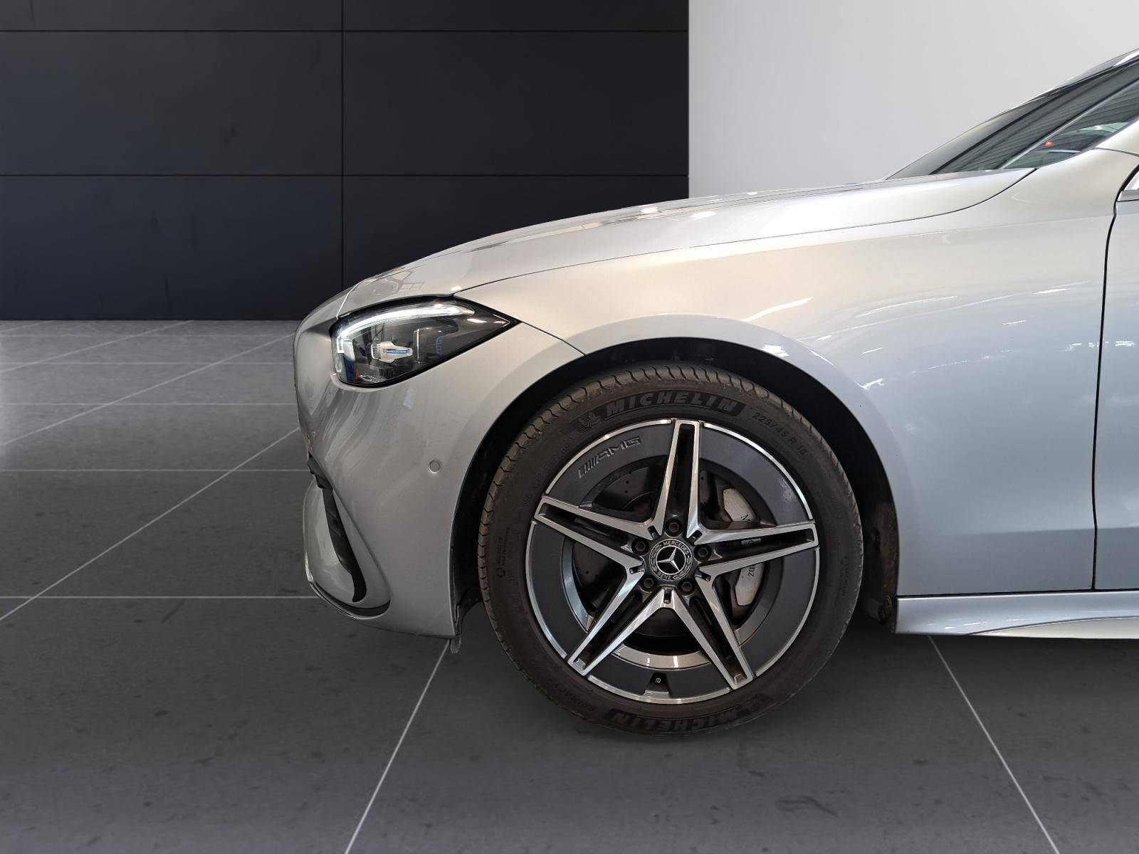 Image Mercedes-Benz CLASSE C BERLINE Classe C 300 e Hybrid EQ Berline AMG Line  Classe C 300 d e Hybrid EQ Berline AMG Line