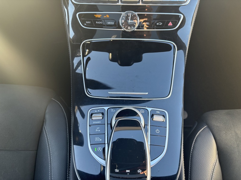 Image Mercedes-Benz CLASSE E BERLINE E 220 d Berline Sportline  Classe E 220 d 9G-Tronic Fascination