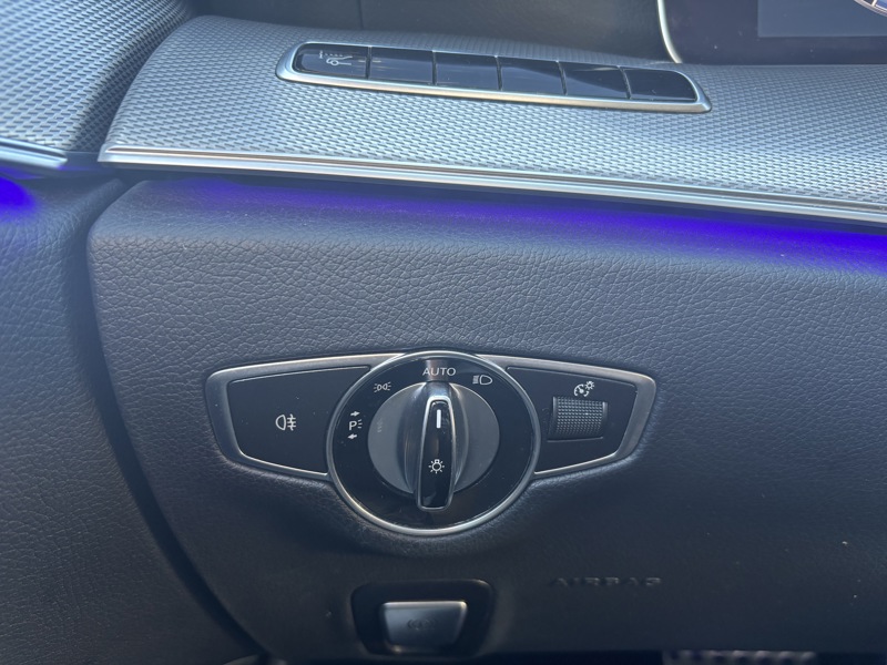 Image Mercedes-Benz CLASSE E BERLINE E 220 d Berline Sportline  Classe E 220 d 9G-Tronic Fascination