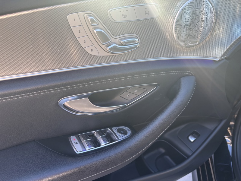 Image Mercedes-Benz CLASSE E BERLINE E 220 d Berline Sportline  Classe E 220 d 9G-Tronic Fascination