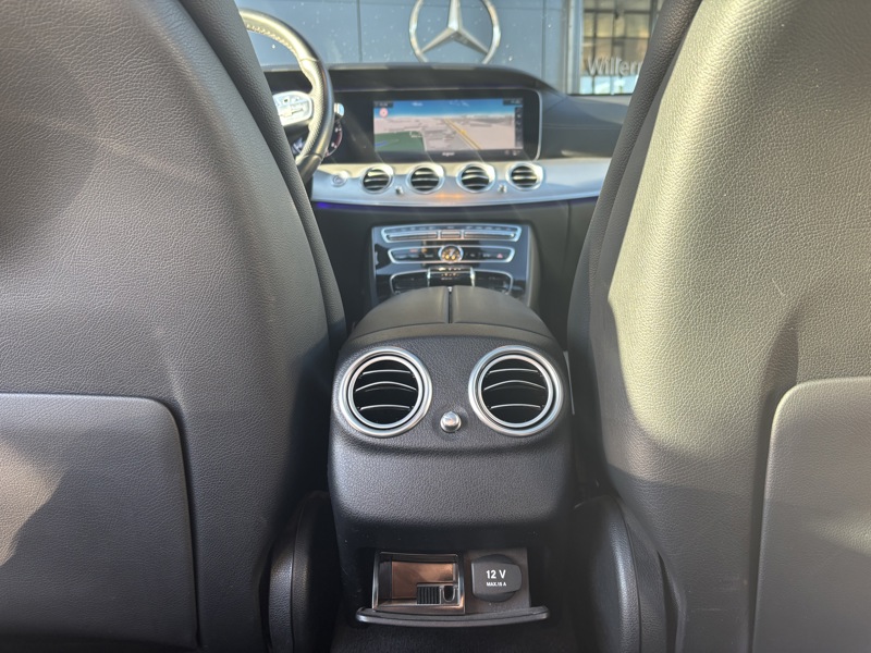 Image Mercedes-Benz CLASSE E BERLINE E 220 d Berline Sportline  Classe E 220 d 9G-Tronic Fascination