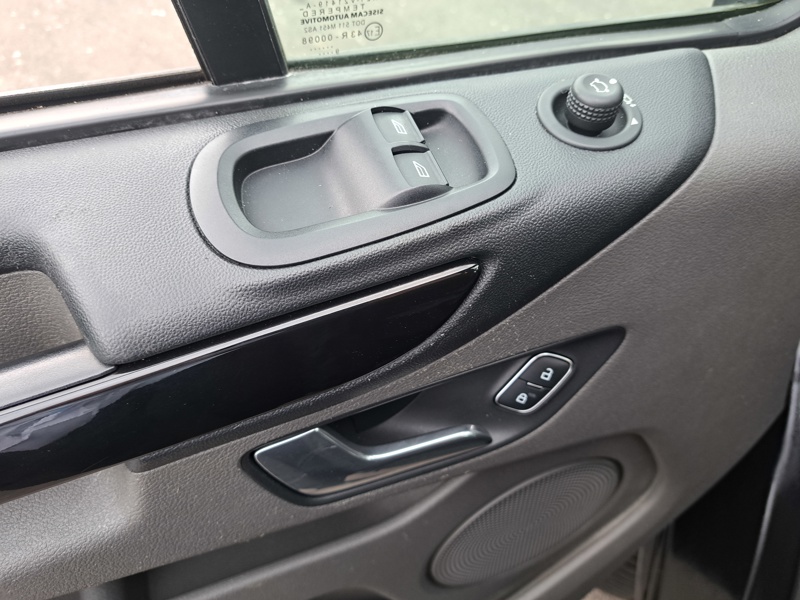 Image Ford TRANSIT/TOURNEO CUSTOM COMBI 320 L1 Tourneo Sport  2.0 185 ch BVA6