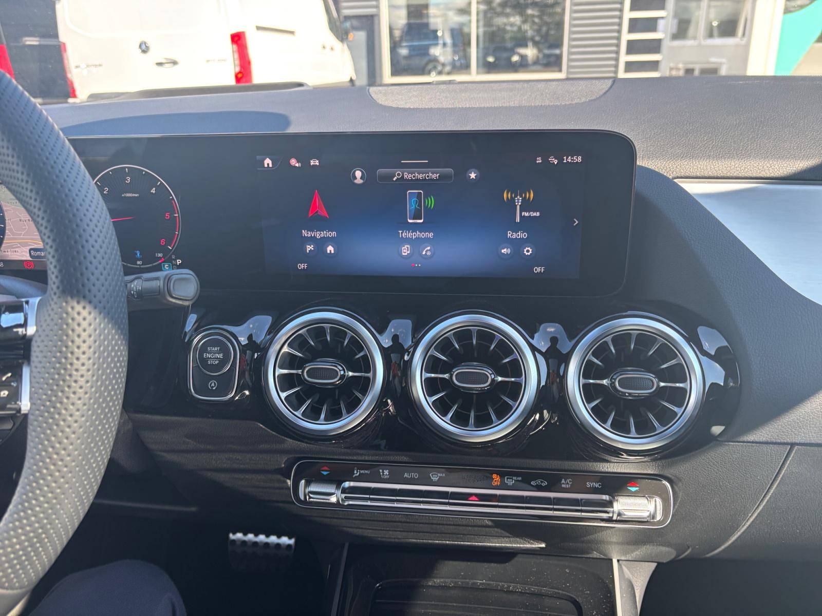 Image Mercedes-Benz GLA 200 d AMG Line  GLA 200 d AMG Line