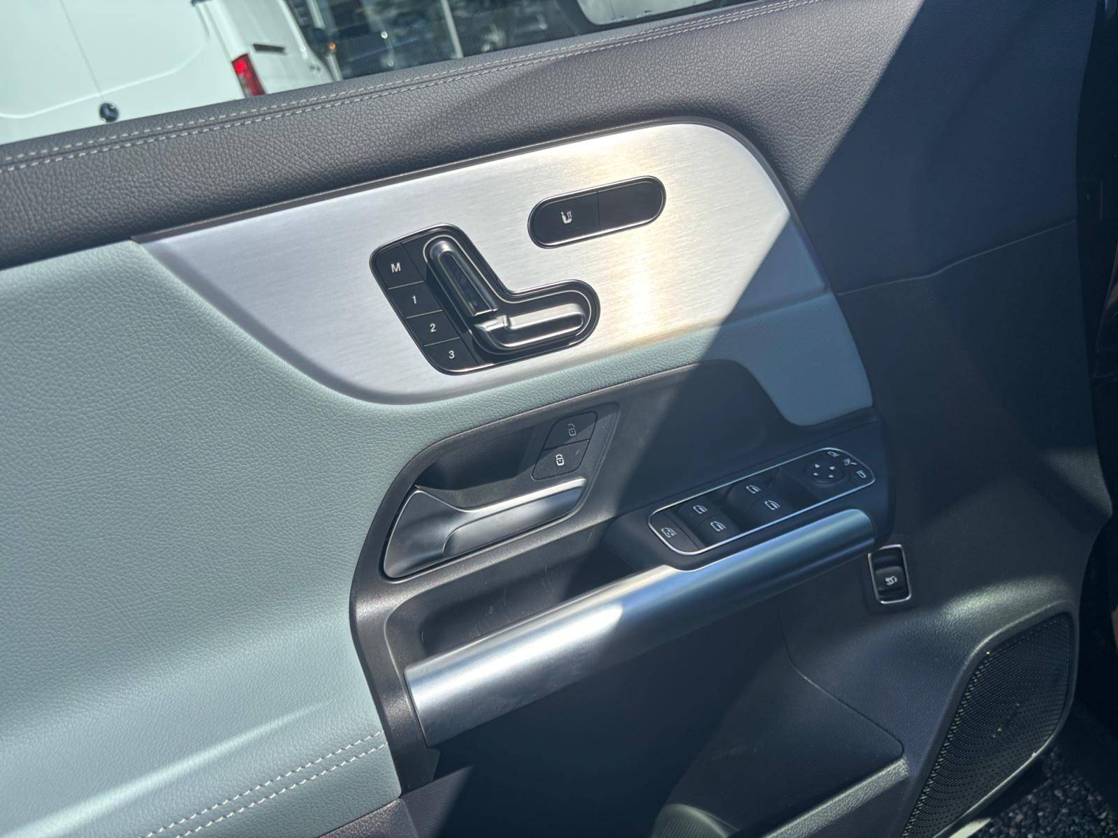 Image Mercedes-Benz GLA 200 d AMG Line  GLA 200 d AMG Line