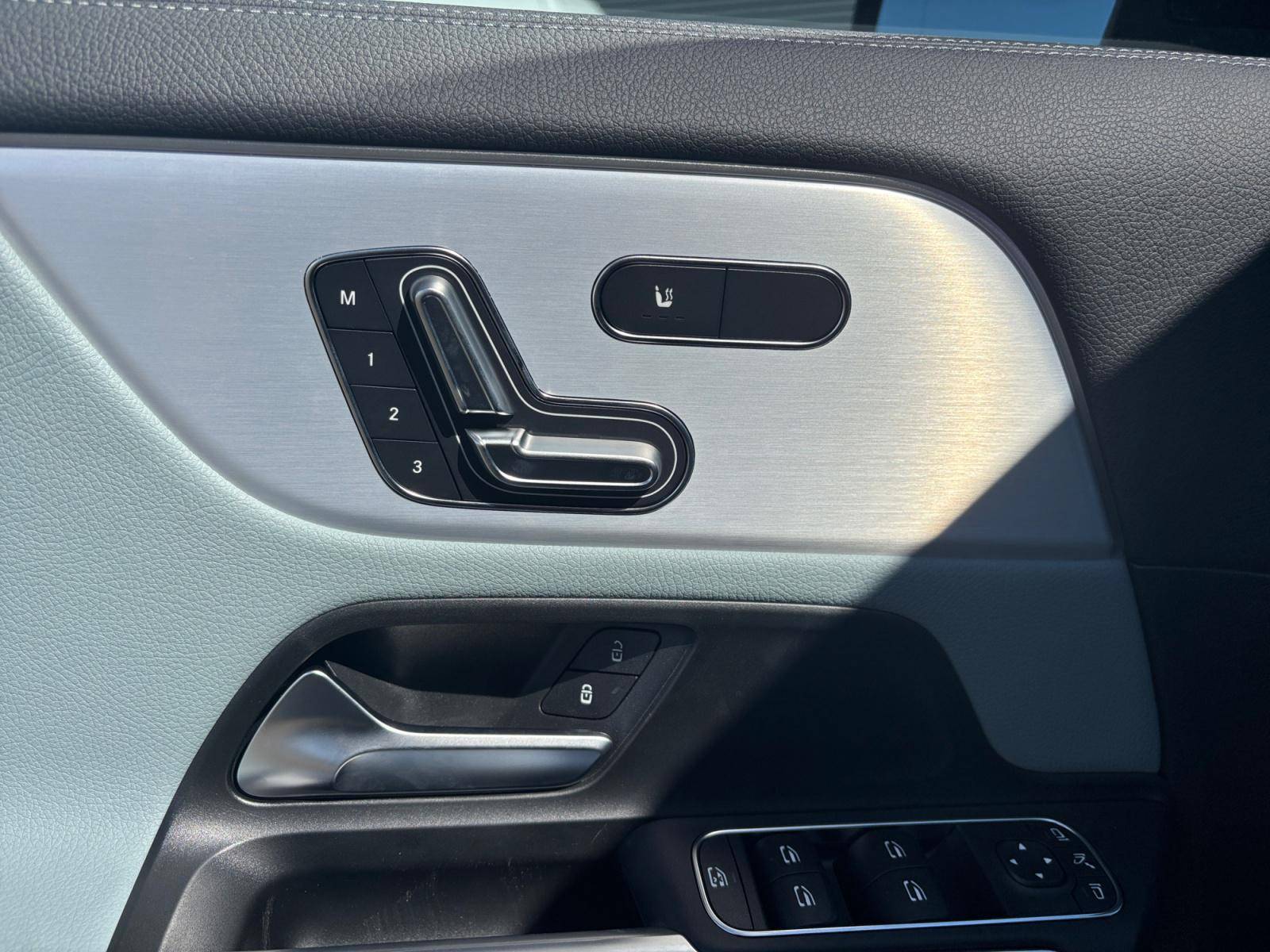 Image Mercedes-Benz GLA 200 d AMG Line  GLA 200 d AMG Line