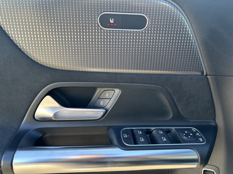 Image Mercedes-Benz EQA 350 4MATIC AMG Line  