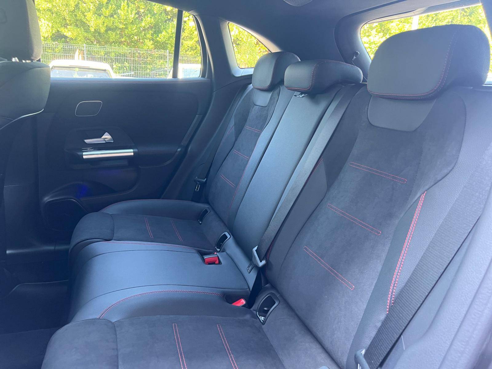 Image Mercedes-Benz GLA 200 d AMG Line  GLA 200 d AMG Line