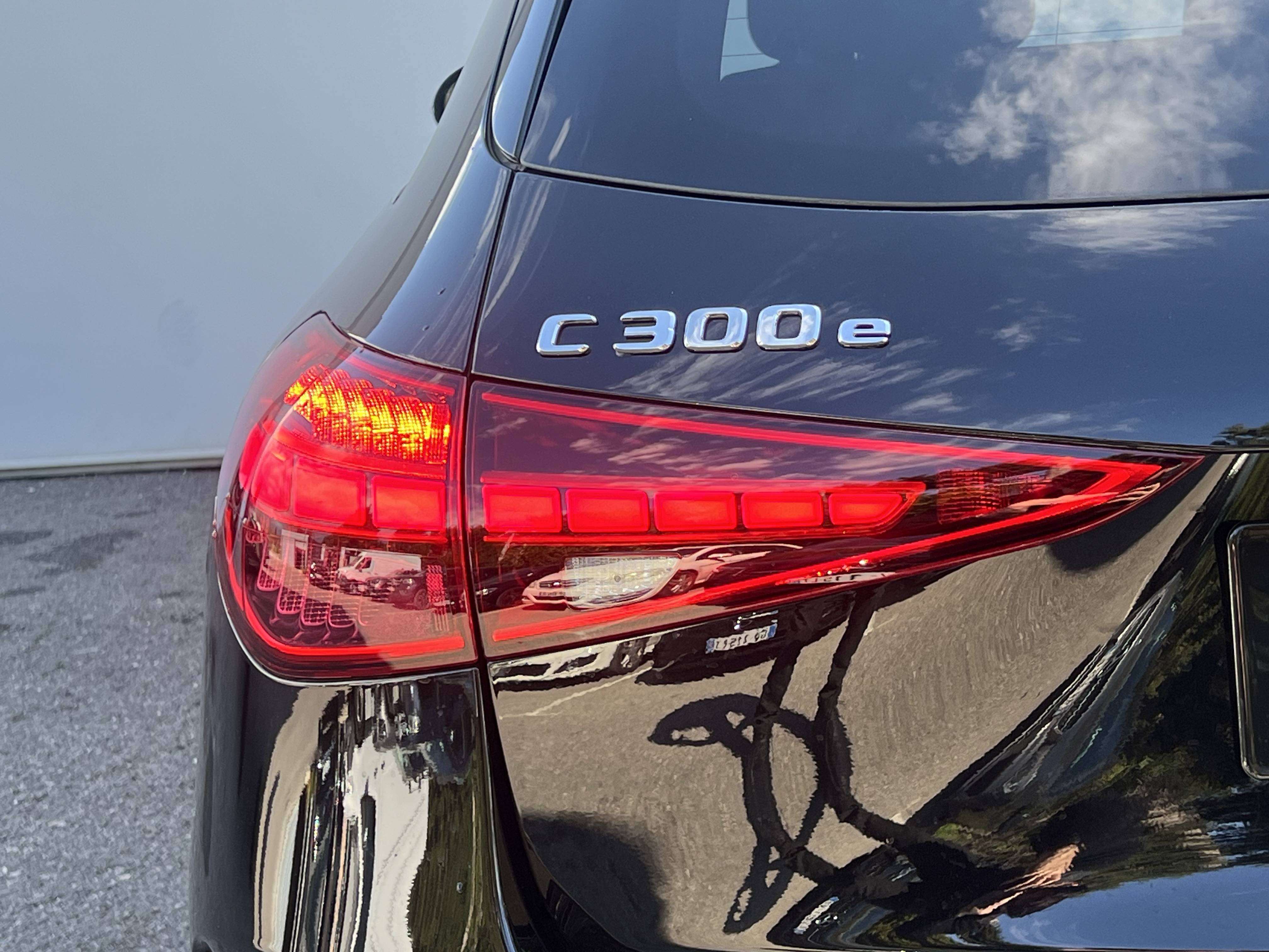 Image Mercedes-Benz CLASSE C BREAK Classe C 300 e Hybrid EQ Break AMG Line  Classe C 300 e Hybrid EQ Break AMG Line