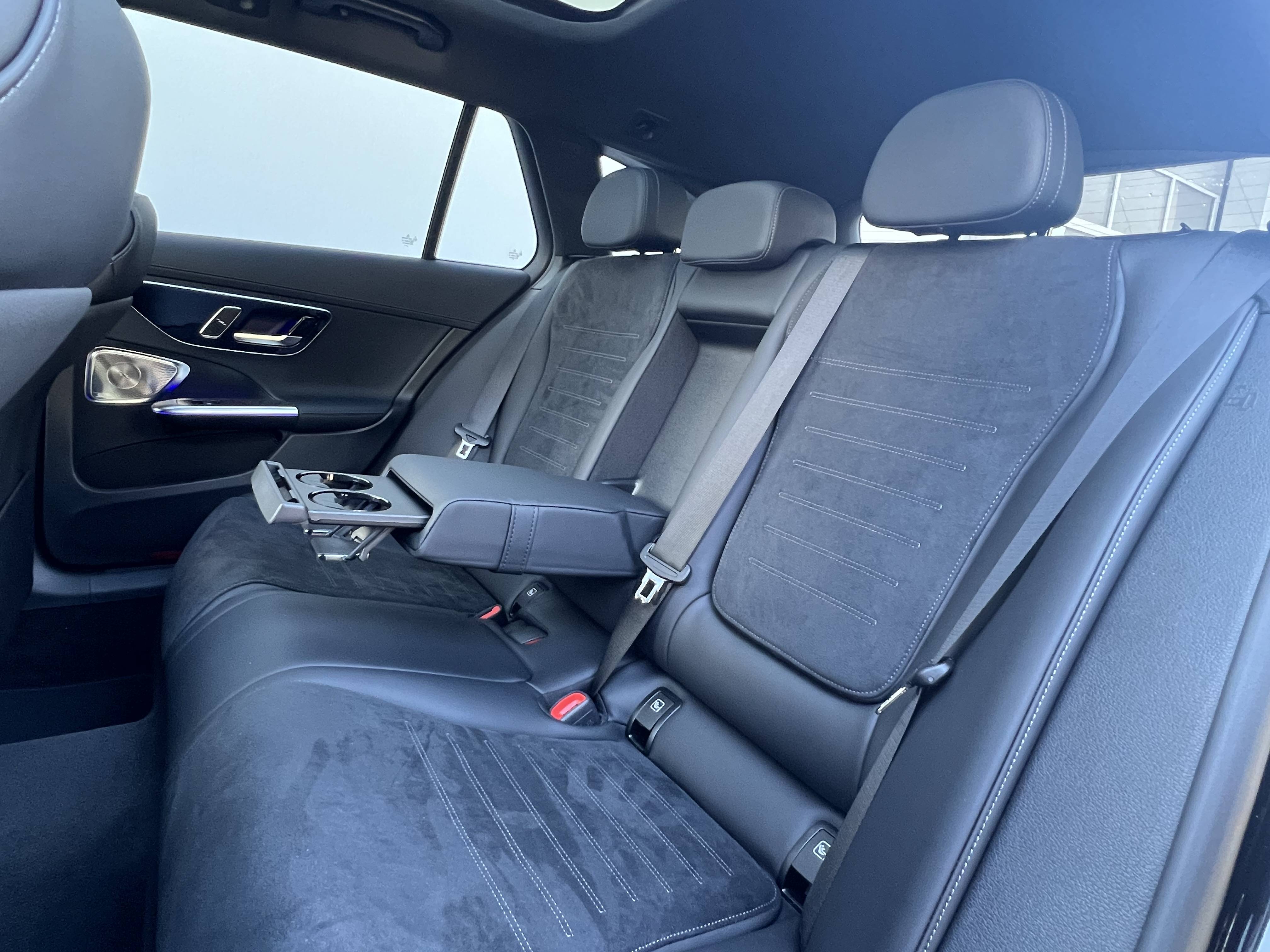 Image Mercedes-Benz CLASSE C BREAK Classe C 300 e Hybrid EQ Break AMG Line  Classe C 300 e Hybrid EQ Break AMG Line