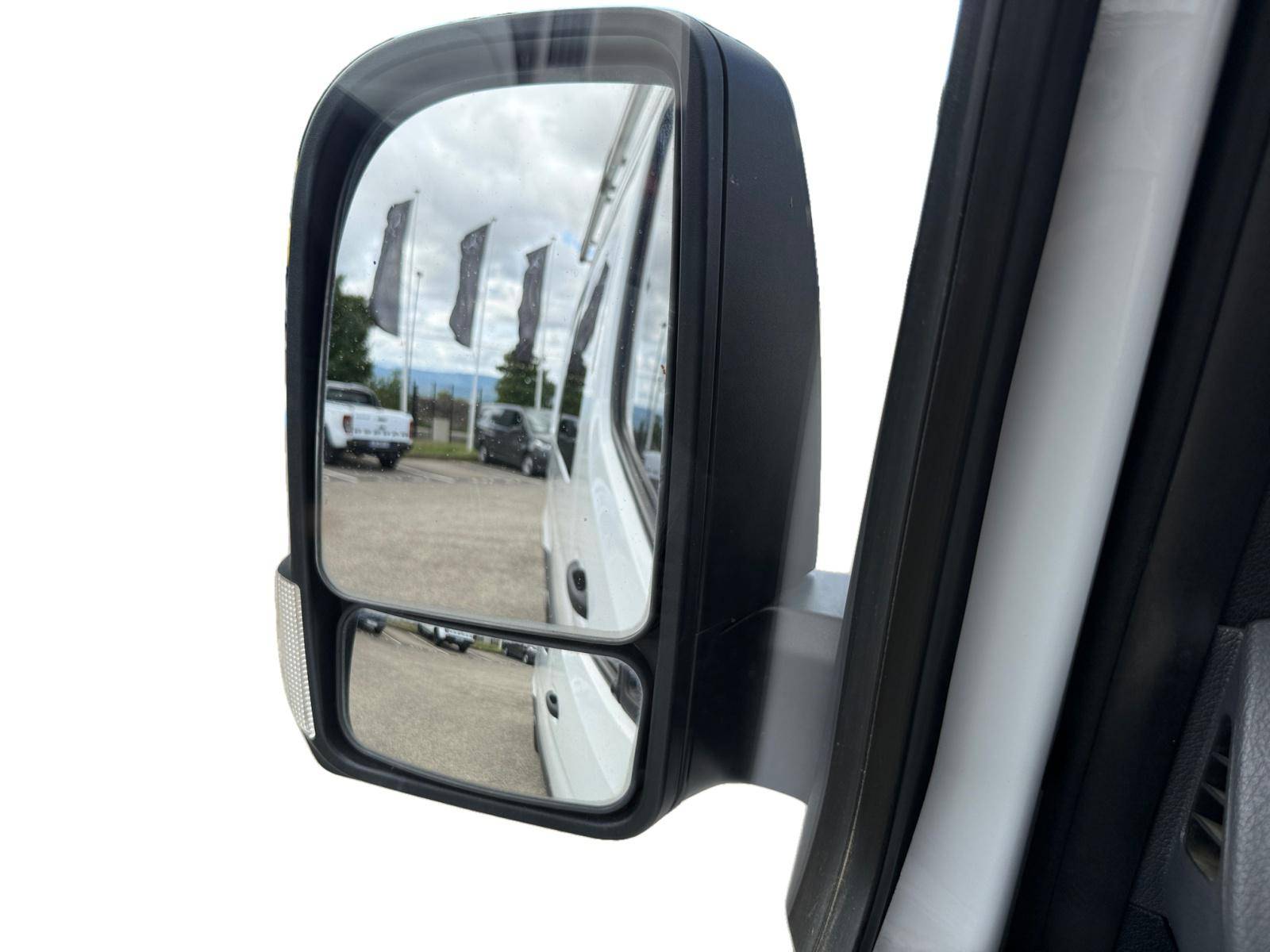 Image Mercedes-Benz SPRINTER 319 CDI Fourgon Toit sureleve Standard  SPRINTER FGN 319 CDI 37 3.5T PROPULSION