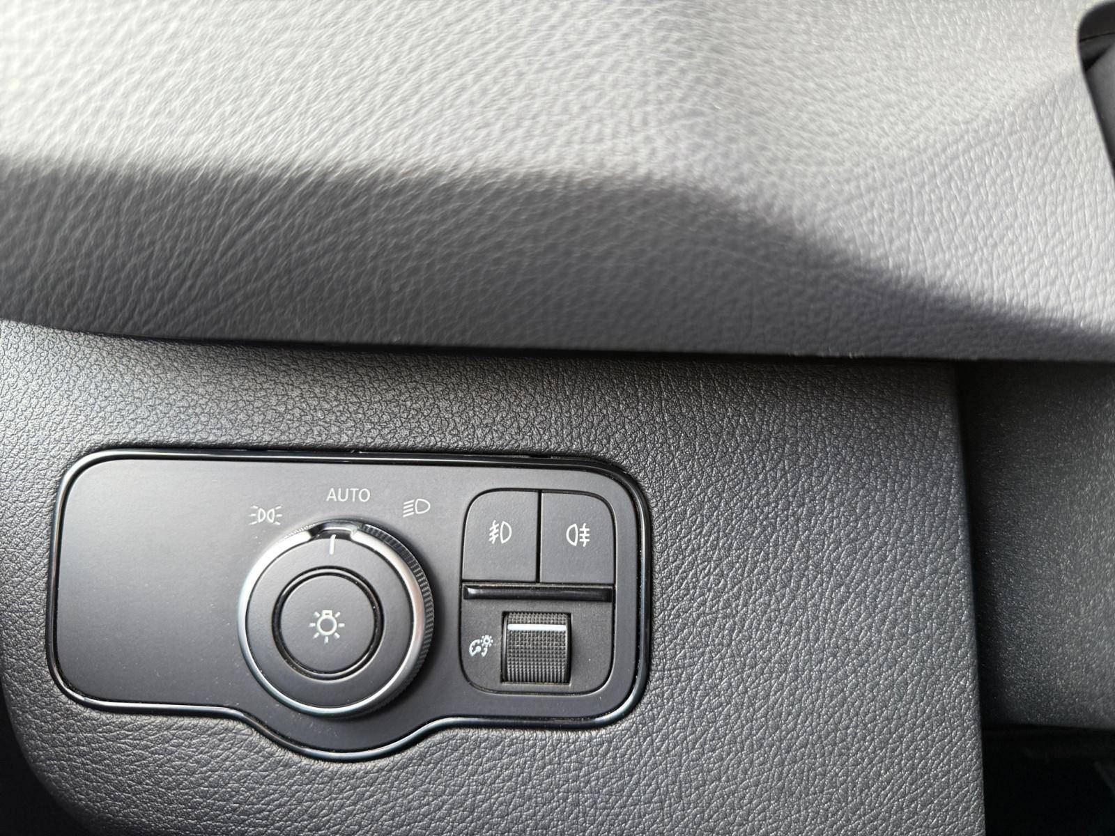 Image Mercedes-Benz SPRINTER 319 CDI Fourgon Toit sureleve Standard  SPRINTER FGN 319 CDI 37 3.5T PROPULSION