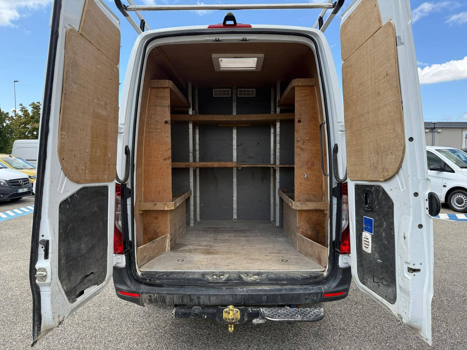 Image Mercedes-Benz SPRINTER 319 CDI Fourgon Toit sureleve Standard  SPRINTER FGN 319 CDI 37 3.5T PROPULSION