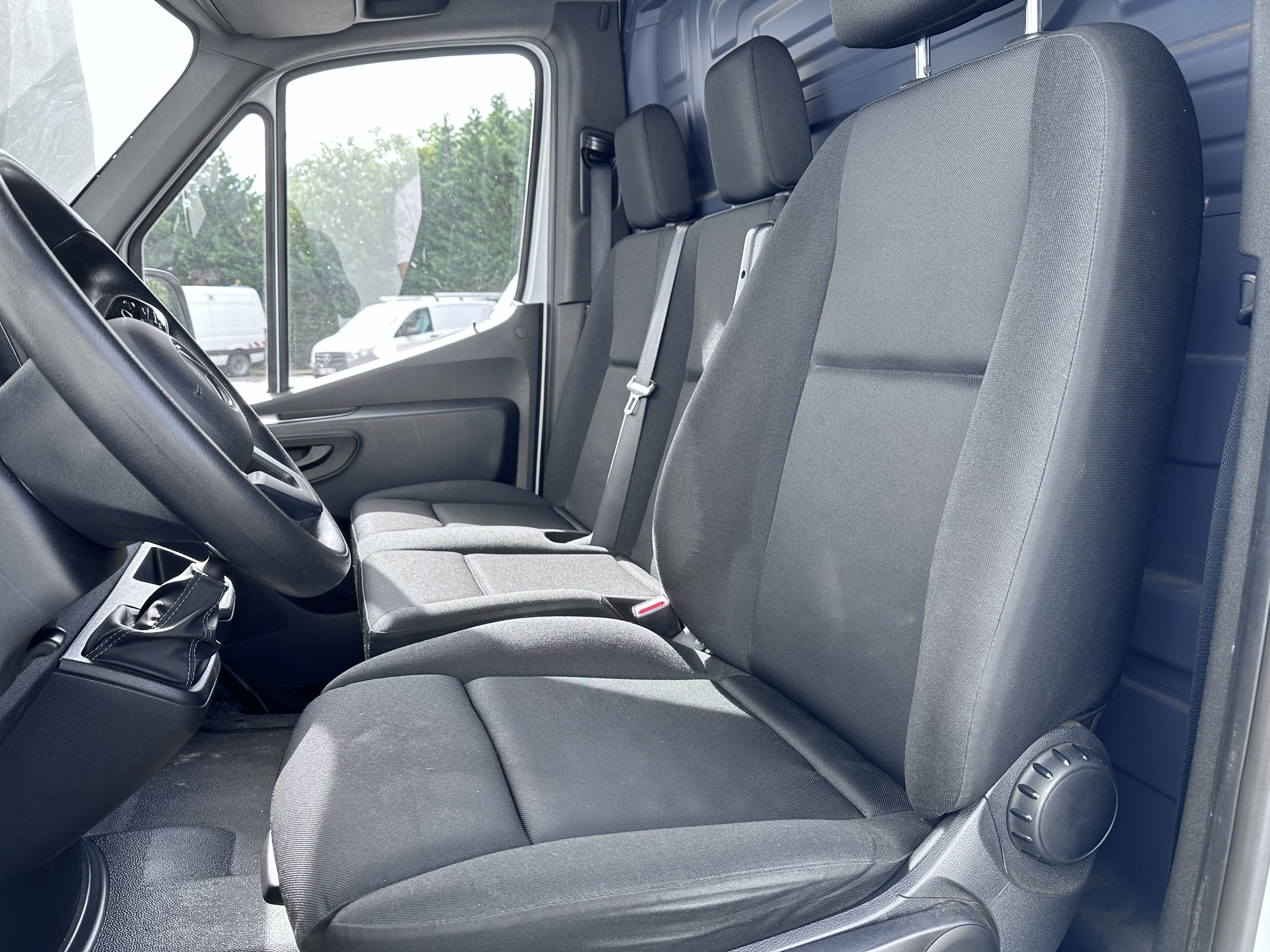 Image Mercedes-Benz SPRINTER 315 CDI Fourgon Toit sureleve Standard  SPRINTER FGN 315 CDI 37 3.5T RWD FIRST