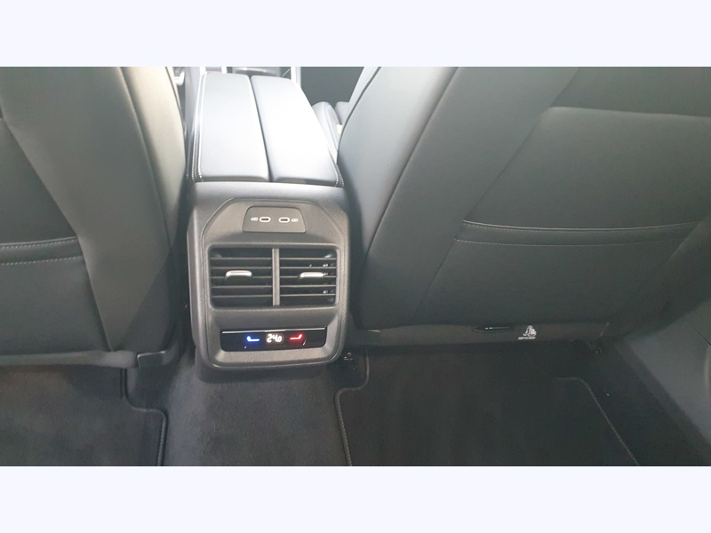 Image Volkswagen PASSAT VARIANT 1.5 eTSI 110 kW R-Line  1.5 150 ch DSG7