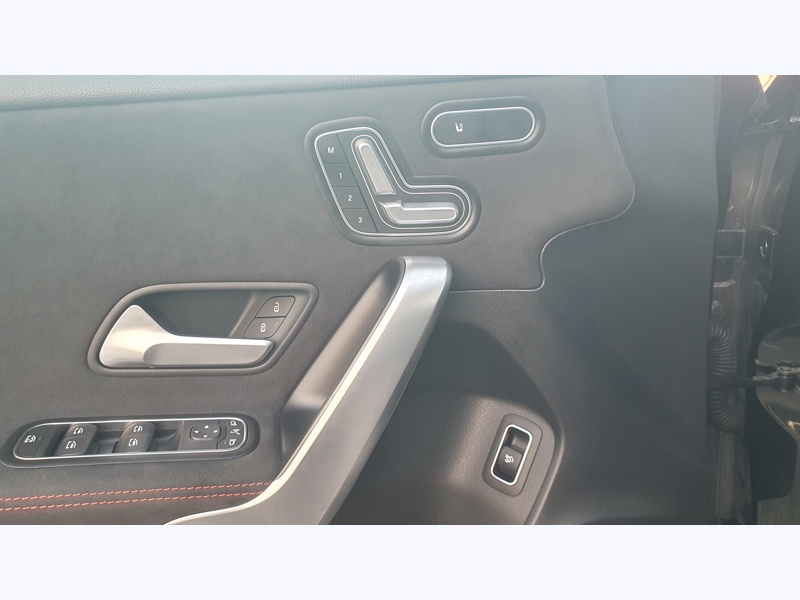 Image Mercedes-Benz CLASSE A 200 d Berline AMG Line  