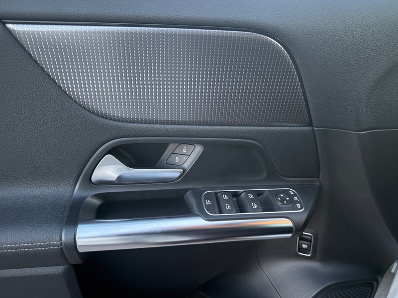 Image Mercedes-Benz GLA 200 d  Progressive Line 8G-DCT  