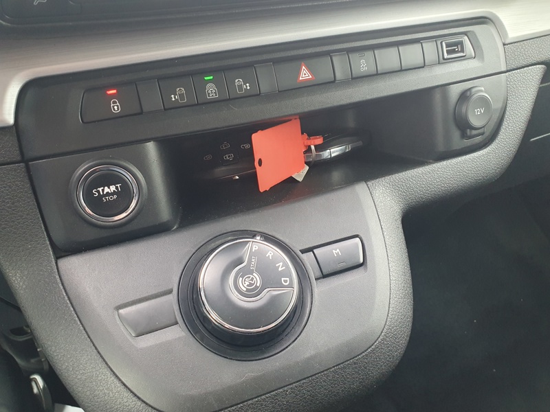 Image Peugeot TRAVELLER 2.0 BLUEHDI 180 S&S EAT6 STANDARD ALLURE  2.0 177 ch EAT6