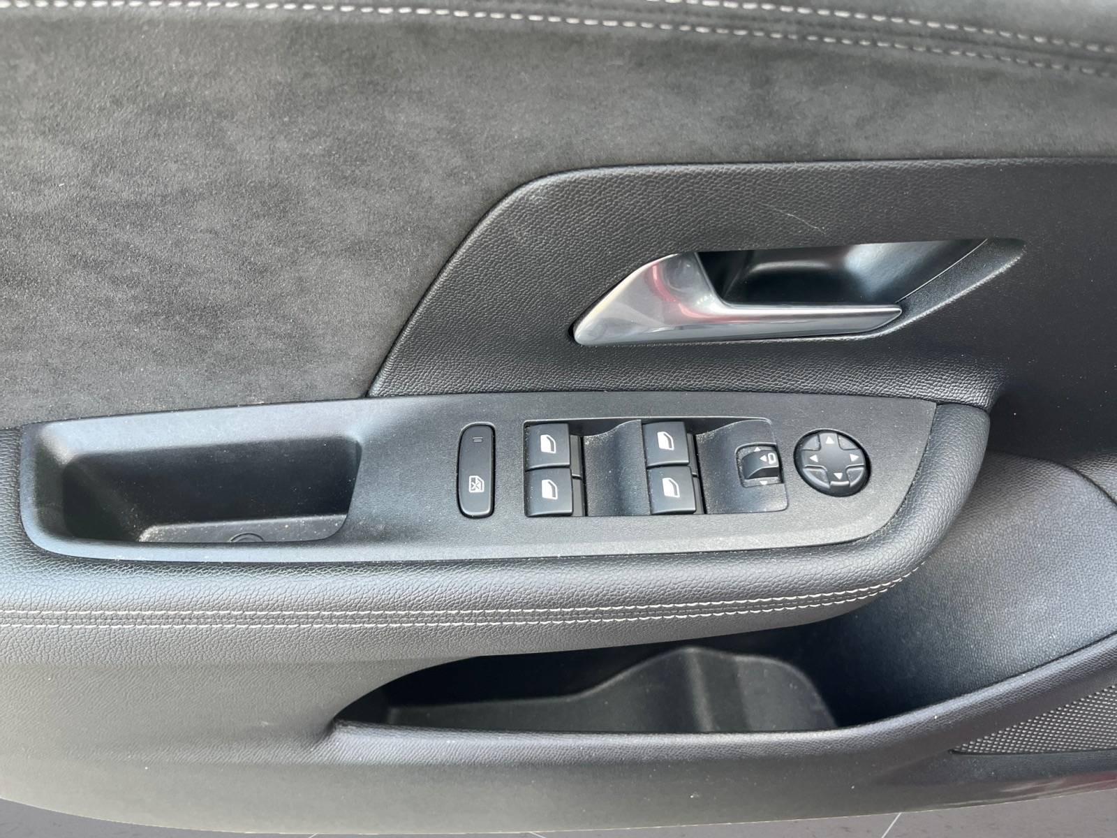 Image Opel MOKKA 1.2 TURBO 96KW ULTIMATE AUTO  Mokka 1.2 Turbo 130 ch BVA8 Ultimate