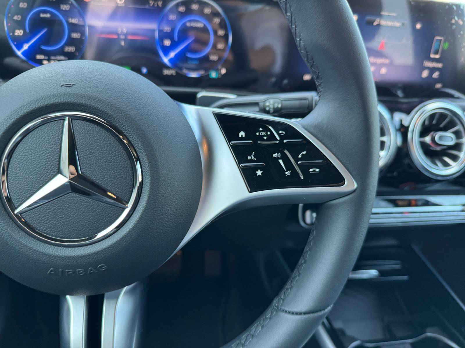 Image Mercedes-Benz EQB 250+ Business Edition  EQB 250+ Business Edition