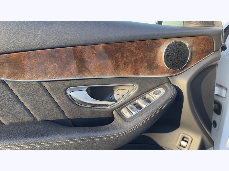 Image Mercedes-Benz GLC SUV GLC 220 d 4MATIC SUV Night Edition  