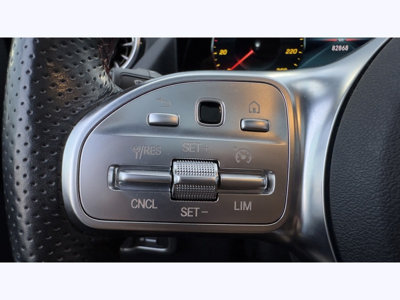 Image Mercedes-Benz GLA 200 AMG Line  GLA 200 7G-DCT AMG Line