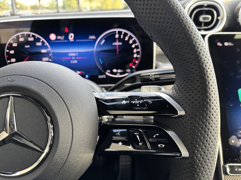 Image Mercedes-Benz GLC SUV GLC 300 e  Hybrid EQ 4MATIC AMG Line +  GLC 300 e  Hybrid EQ 4MATIC AMG Line +