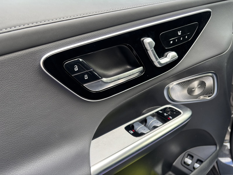 Image Mercedes-Benz GLC SUV GLC 300 e  Hybrid EQ 4MATIC AMG Line +  GLC 300 e  Hybrid EQ 4MATIC AMG Line +