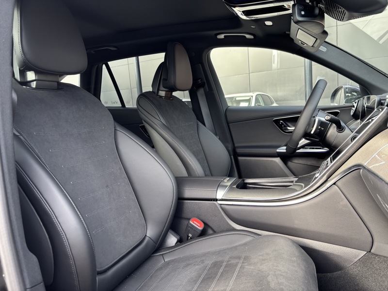 Image Mercedes-Benz GLC SUV GLC 300 e  Hybrid EQ 4MATIC AMG Line +  GLC 300 e  Hybrid EQ 4MATIC AMG Line +