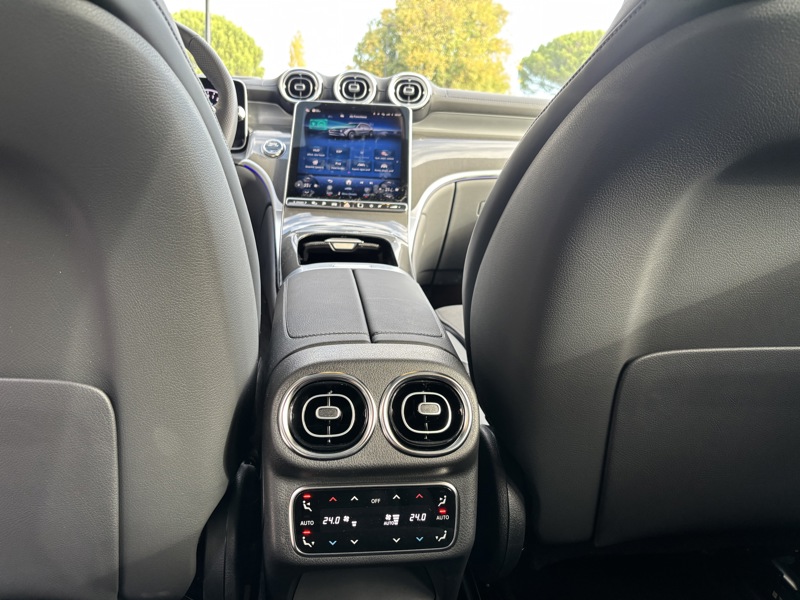 Image Mercedes-Benz GLC SUV GLC 300 e  Hybrid EQ 4MATIC AMG Line +  GLC 300 e  Hybrid EQ 4MATIC AMG Line +