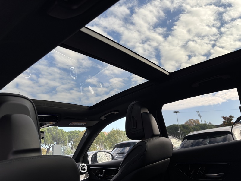 Image Mercedes-Benz GLC SUV GLC 300 e  Hybrid EQ 4MATIC AMG Line +  GLC 300 e  Hybrid EQ 4MATIC AMG Line +