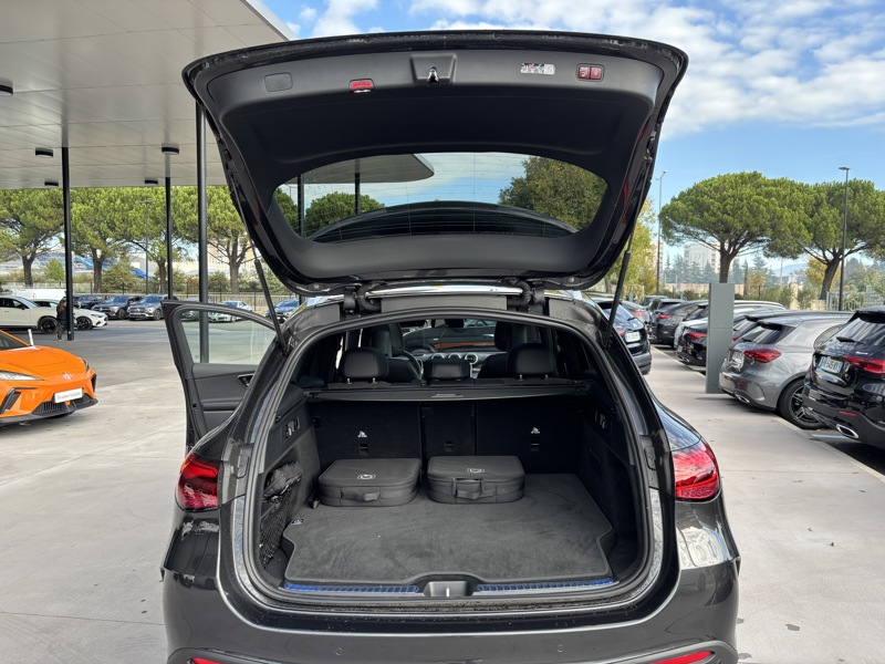 Image Mercedes-Benz GLC SUV GLC 300 e  Hybrid EQ 4MATIC AMG Line +  GLC 300 e  Hybrid EQ 4MATIC AMG Line +