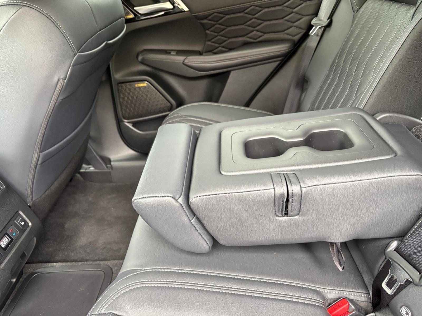 Image Mitsubishi OUTLANDER PHEV 2.4 MIVEC Phev 306 4WD Instyle  OUTLANDER 2.4 MIVEC PHEV 306 4WD INSTYLE