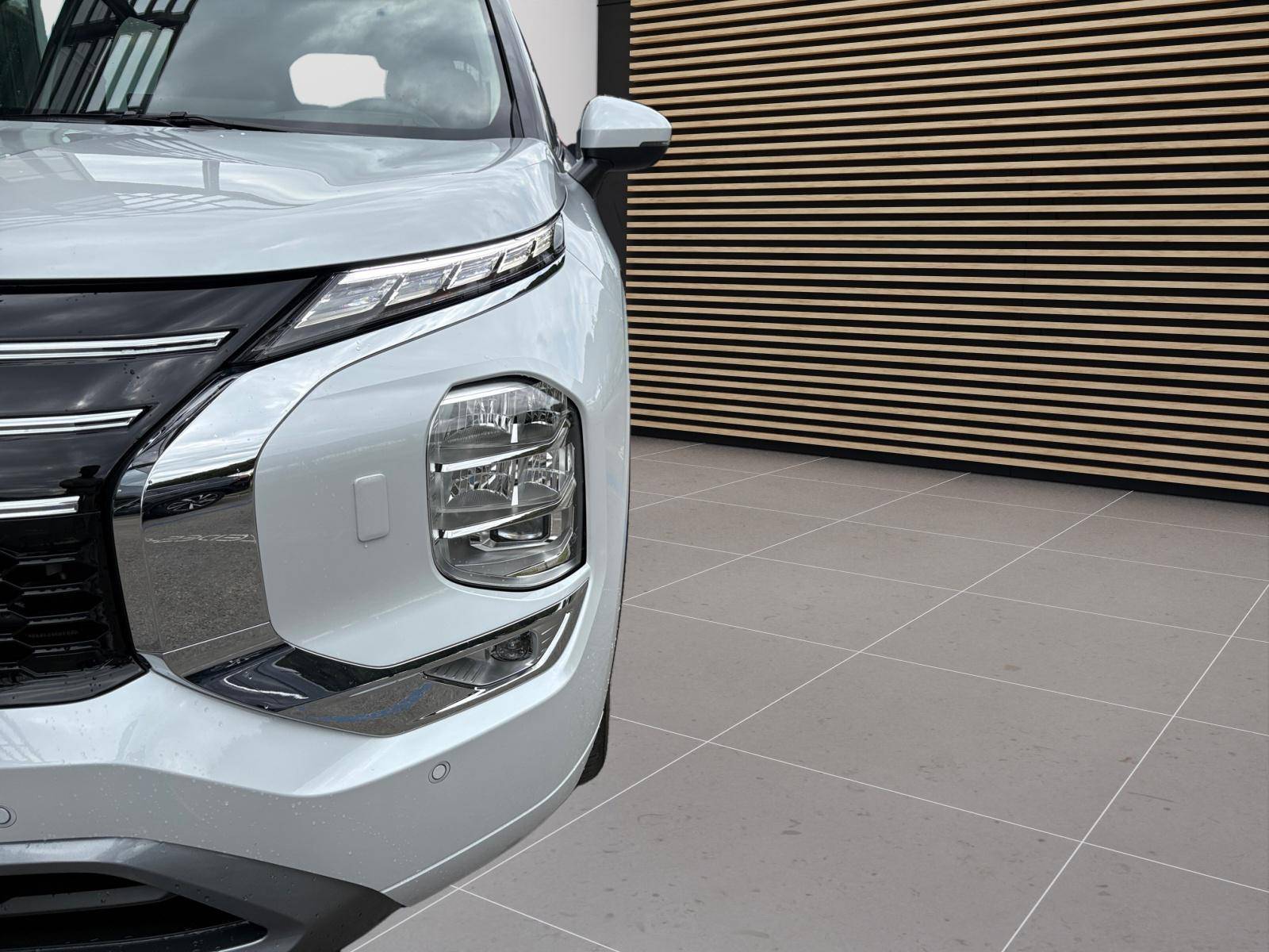 Image Mitsubishi OUTLANDER PHEV 2.4 MIVEC Phev 306 4WD Instyle  OUTLANDER 2.4 MIVEC PHEV 306 4WD INSTYLE