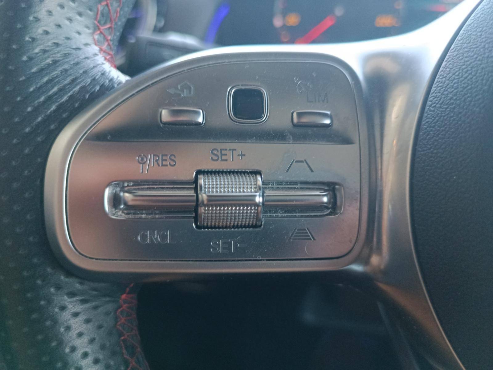 Image Mercedes-Benz GLB 200 d AMG Line  GLB 200 d AMG Line