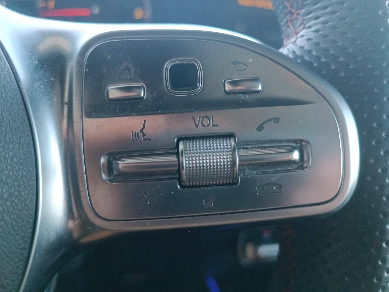 Image Mercedes-Benz GLB 200 d AMG Line  GLB 200 d AMG Line