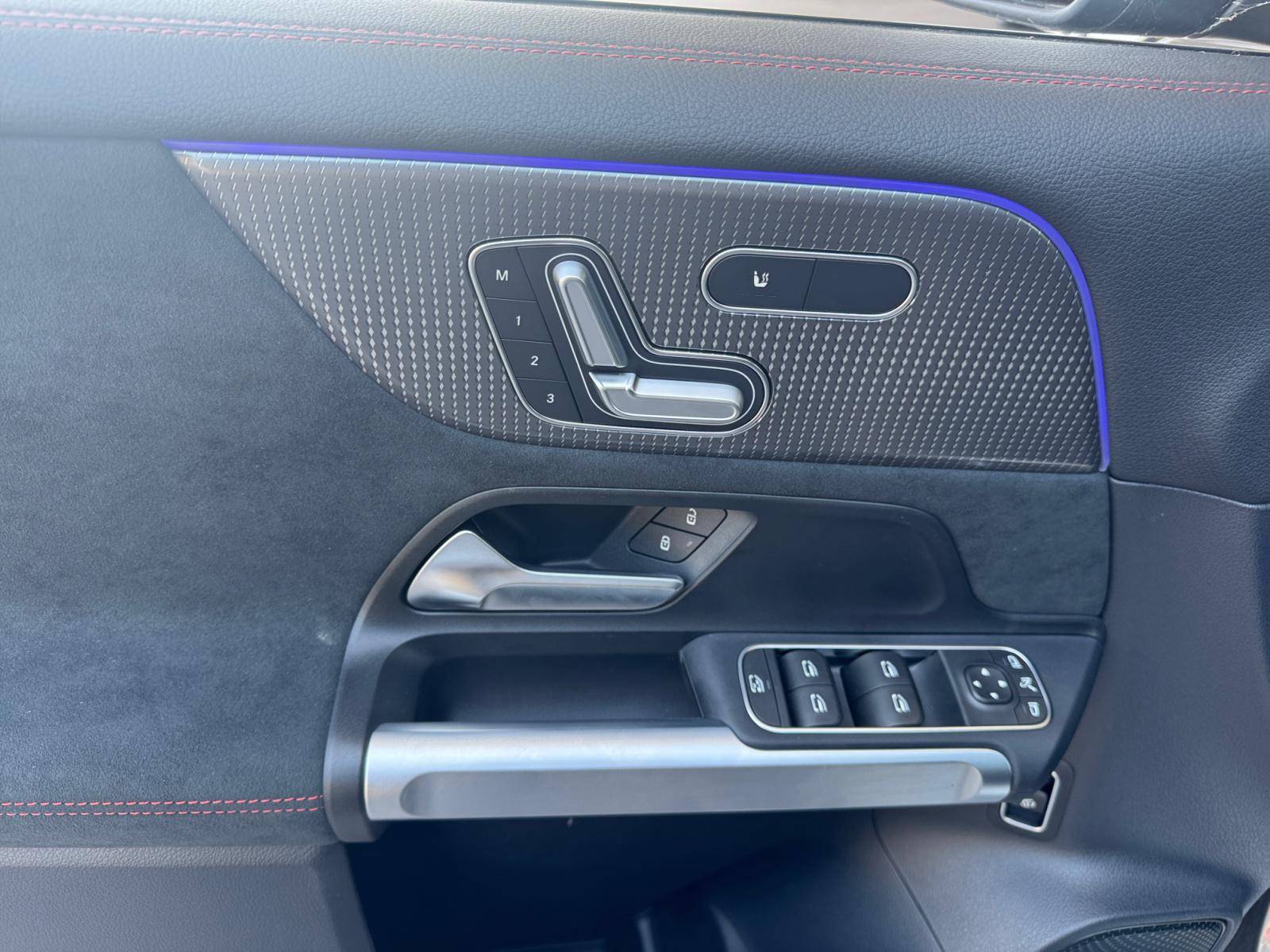 Image Mercedes-Benz EQB 250 AMG Line  EQB 250 AMG Line