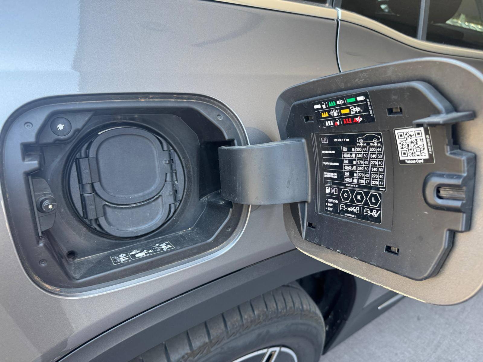 Image Mercedes-Benz EQB 250 AMG Line  EQB 250 AMG Line