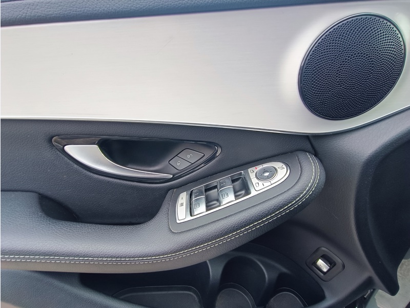 Image Mercedes-Benz GLC SUV GLC 220 d 4MATIC SUV Business Line  