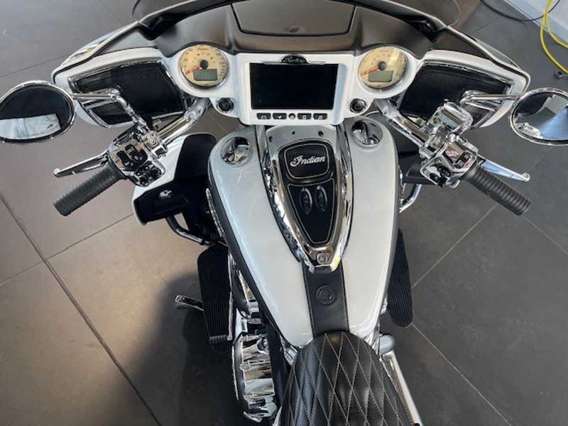 Image INDIAN MOTORCYCLE ROADMASTER PEARL WHITE   