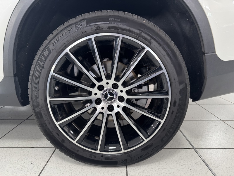 Image Mercedes-Benz GLC SUV GLC 300e 4MATIC SUV AMG Line  