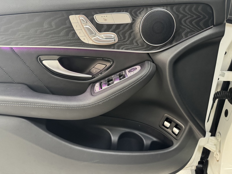 Image Mercedes-Benz GLC SUV GLC 300e 4MATIC SUV AMG Line  