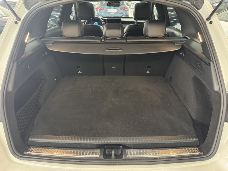 Image Mercedes-Benz GLC SUV GLC 300e 4MATIC SUV AMG Line  