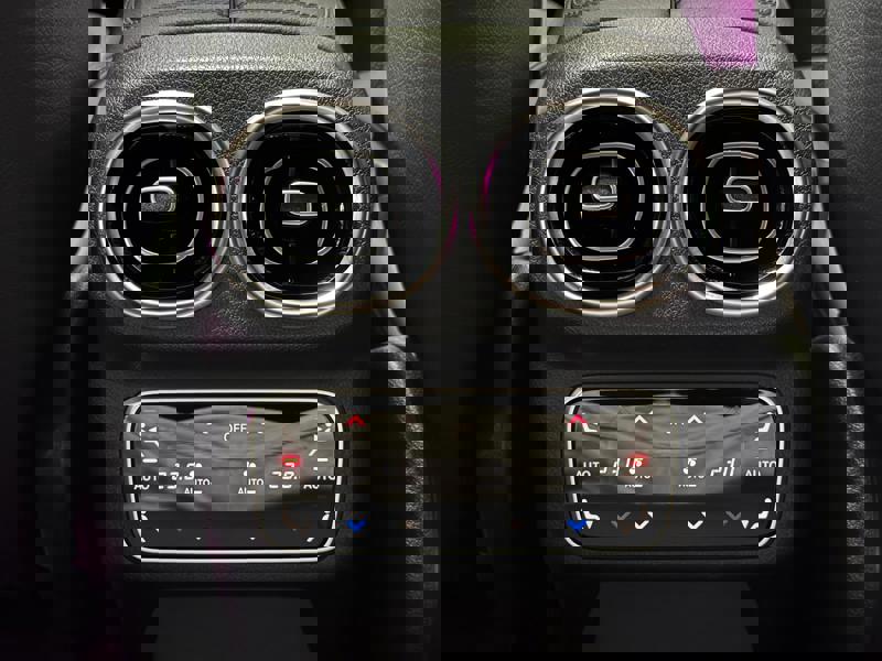 Image Mercedes-Benz GLC COUPÉ GLC 300 e Hybrid EQ 4MATIC Coupé AMG Line  GLC 300 e Hybrid EQ 4MATIC Coupé AMG Line