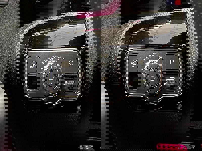 Image Mercedes-Benz CLASSE A 250 e AMG Line  Classe A 250 4MATIC AMG Line