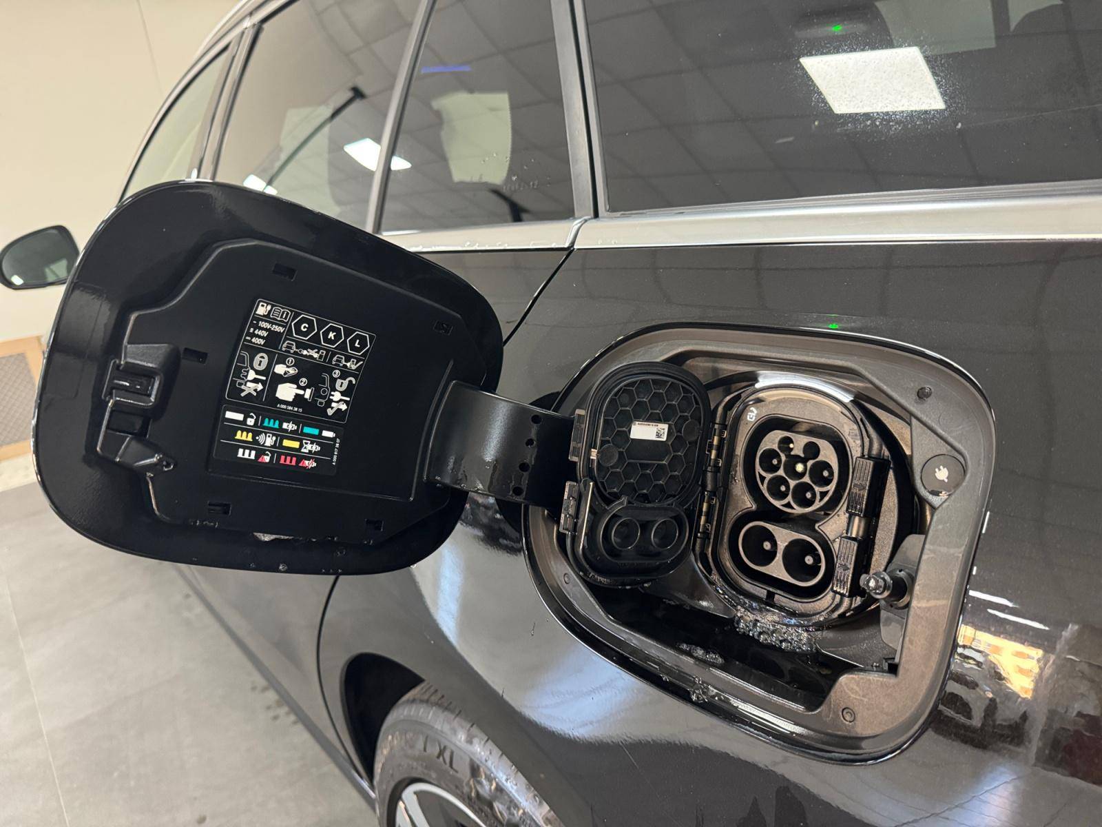 Image Mercedes-Benz CLASSE C BREAK Classe C 300 e Hybrid EQ Break Avantgarde Line  Classe C Break 300 e 9G-Tronic Avantgarde Line