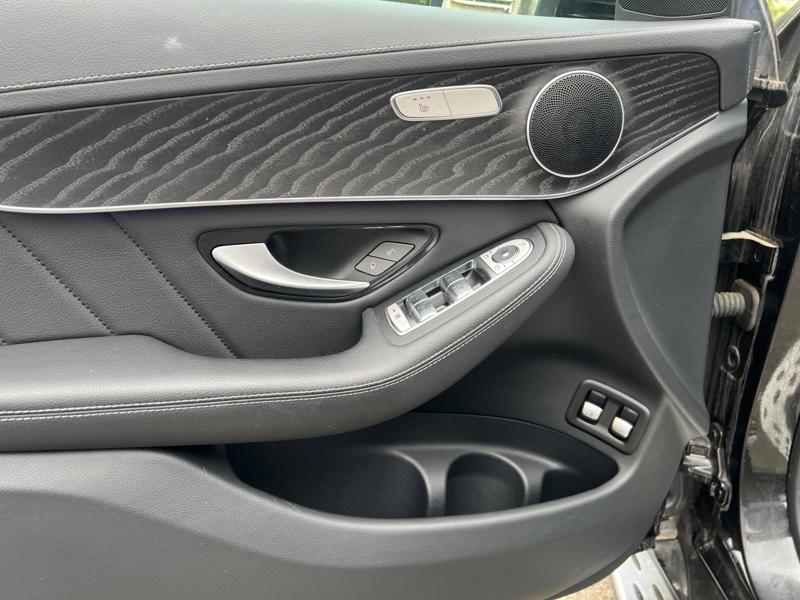 Image Mercedes-Benz GLC COUPÉ GLC 300e 4MATIC Coupé AMG Line  GLC Coupé 300 e 9G-Tronic 4Matic AMG Line