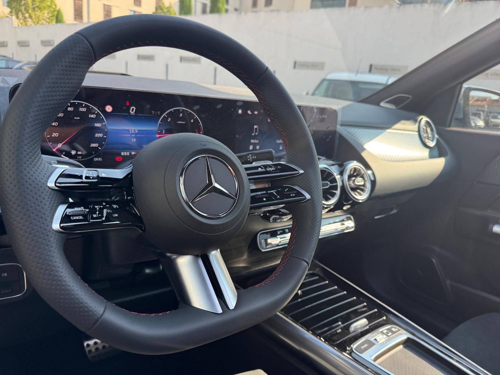 Image Mercedes-Benz GLA 200 d AMG Line  GLA 200 d AMG Line